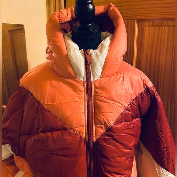 Pink hooded puffer cropped jacket - Picture 5 of 6